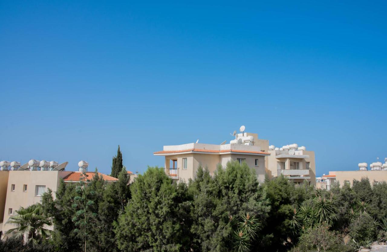 Modern Apartment Not Far From The Beach Paphos 外观 照片