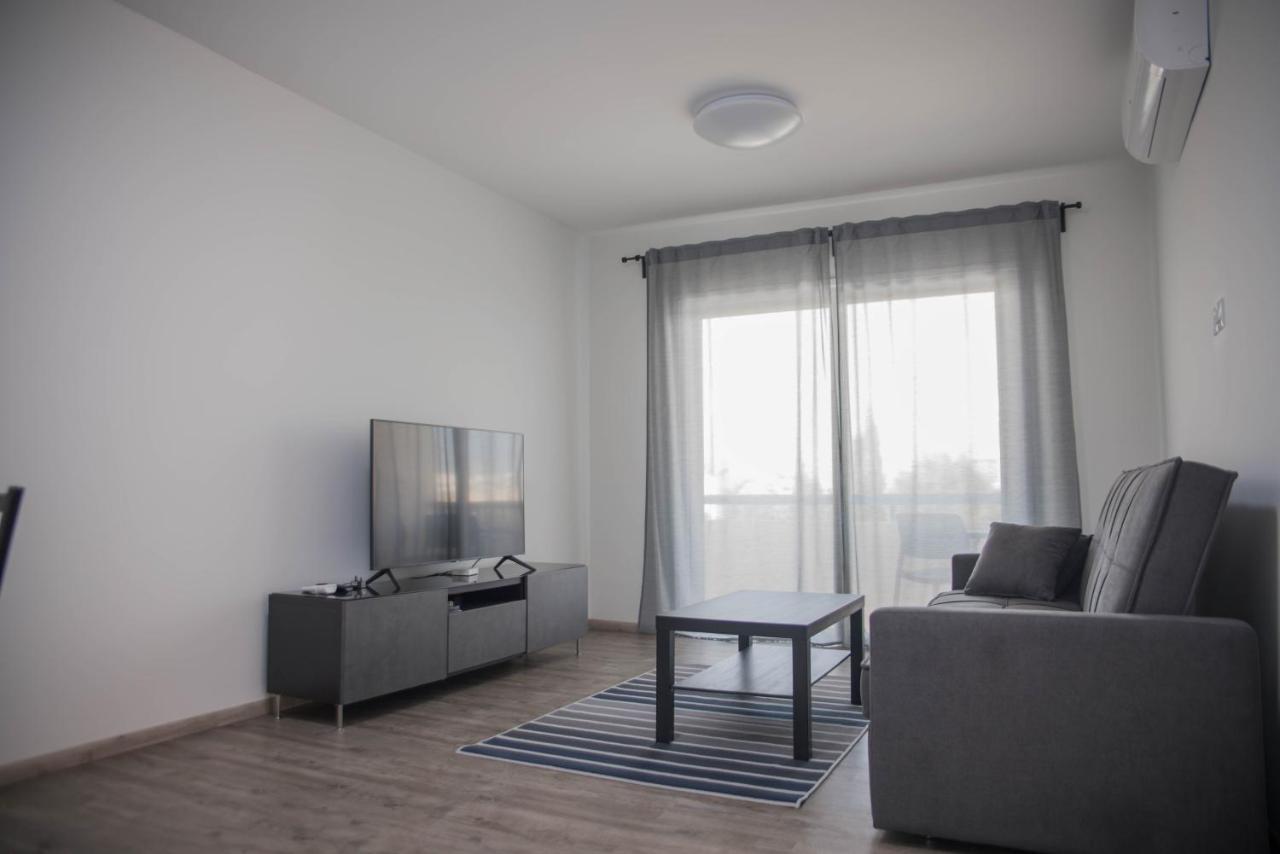 Modern Apartment Not Far From The Beach Paphos 外观 照片